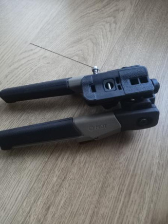 Vendo Bipode MDT Oryx en color FDE, algo asi como coyote, para fijacion en anilla portacorreas

Esta nuevo 11