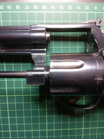 Buenos dias. 
Vendo revolver Smith&Wesson Modelo K14-6, de los años 90.
Guiado en F
Con cachas Morini, 01