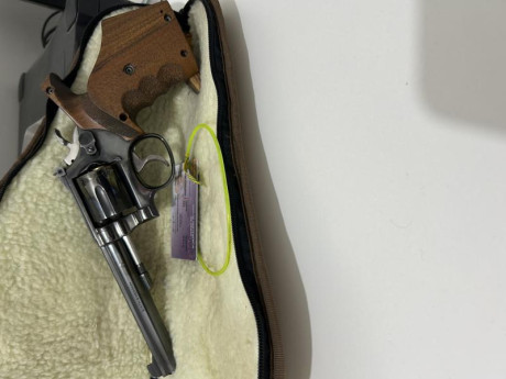 Vendo mi revólver K-14, calibre 38 Sp.
Estado impecable. Habrá pocos tan bien conservados.
Cacha Knill. 01