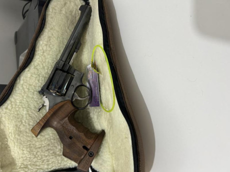 Vendo mi revólver K-14, calibre 38 Sp.
Estado impecable. Habrá pocos tan bien conservados.
Cacha Knill. 10