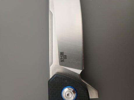 Navaja Sitivien ST135, acero D2, cachas de G10, apertura suave por flipper y rodamientos. Ajustes perfectos. 11