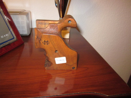 Hola.
Pongo a la venta una empuñadura diestra, talla M, nueva a estrenar
para revolver Manhurin Mr 73.Precio 00