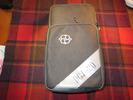 Hola.
Saco a la venta este telescopio para tiro deportivo, apto para
25m y 50m. Su estado es bueno aunque 01