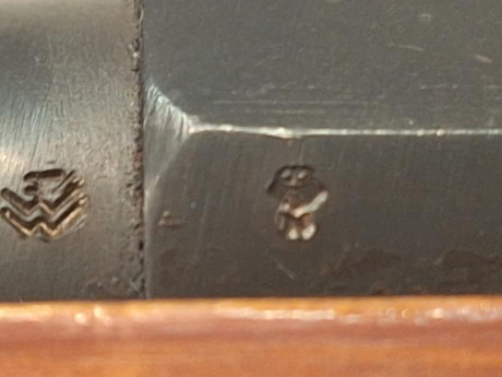 Buenos días a todos
Alguien me podria dar datos de procedencia y demás de mi mosint nagant M44
Os adjunto 51