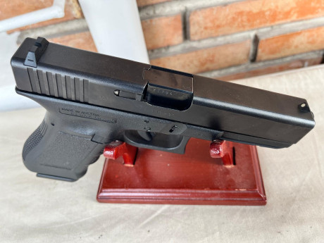 VENDO Glock 17 - Gen 3, en estado de REESTRENO.
El arma se compró nueva en TOP-GUN y solo ha hecho las 02