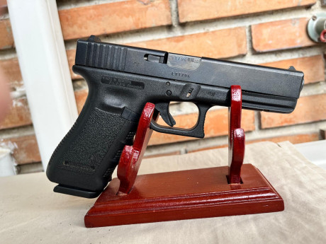 VENDO Glock 17 - Gen 3, en estado de REESTRENO.
El arma se compró nueva en TOP-GUN y solo ha hecho las 01