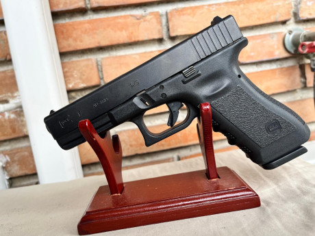 VENDO Glock 17 - Gen 3, en estado de REESTRENO.
El arma se compró nueva en TOP-GUN y solo ha hecho las 00