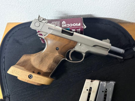   Se vende pistola Smith and Wesson 52-2, calibre 38 wadcutter  

- Cachas anatómicas (también se darían 01