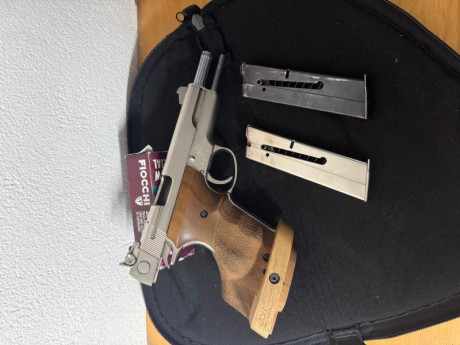   Se vende pistola Smith and Wesson 52-2, calibre 38 wadcutter  

- Cachas anatómicas (también se darían 00