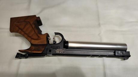 Vendo pistola de aire comprimido marca Steyr modelo LP50 
Las botellas de aire están timbradas en 2013/12 11