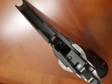 Vendo STI Edge del calibre 9 milímetros más kit del 22 el kit del veintidós está por estrenar ni un solo 10