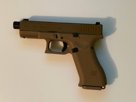 Pistola Glock 19x de Airsoft, accionada por gas, con sistema Blowback de la marca Umarex, como extras 00