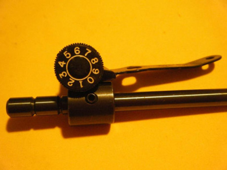 Se venden las piezas que se visualizan a través de las fotos.
Un contrapeso, un alza y dos tornillos largos. 02