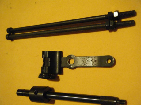 Se venden las piezas que se visualizan a través de las fotos.
Un contrapeso, un alza y dos tornillos largos. 00