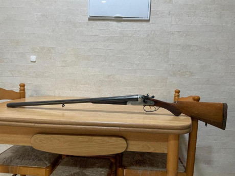 Vendo escopeta Marca ZABALA HERMANOS paralela de perrillos de calibre 12, totalmente restaurada.
Precio: 01