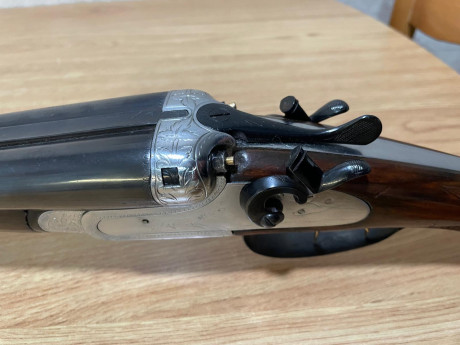 Vendo escopeta Marca ZABALA HERMANOS paralela de perrillos de calibre 12, totalmente restaurada.
Precio: 00