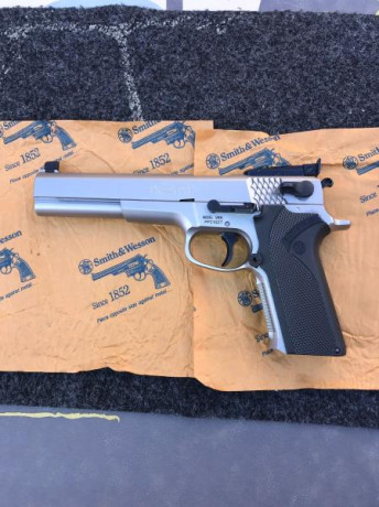 Compro pistola 9mm preferiblemente de 6 pulgadas y cargador monoihilera. 
Gracias 41