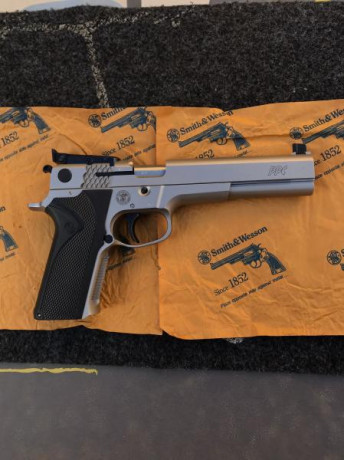 Compro pistola 9mm preferiblemente de 6 pulgadas y cargador monoihilera. 
Gracias 40