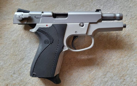 Pistola SMITH & WESSON Modelo 6906 Acero Inoxidable
Calibre 9 mm PARABELLUM
Cañón de 9 cm (3,5”)
Distancia 02