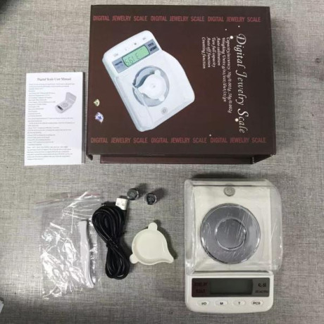 Vendo bascula digital como nueva.
Funciona con corriente y con pilas.
Pido 35 euros.
Está en Alicante. 02