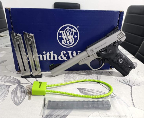 Smith & Wesson Victory (calibre 22lr)
Muy poco usada, en perfecto estado,
como nueva , COMPRADA EL 02