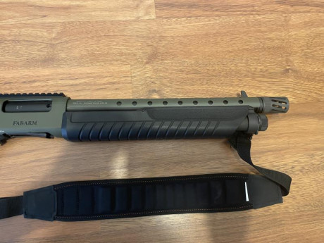 Vendo escopeta táctica Fabarm Martial. El arma está sin estrenar. Se entrega con documentación y caja 00