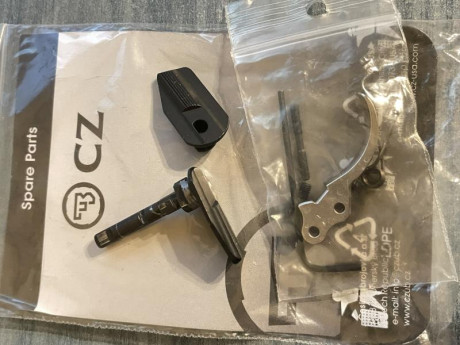 Se vende 
Seguro de aleta ambidiestro 
Gatillo
Muelle de gatillo 
Pasador de gatillo 
Tornillo tope gatillo
Llave 00