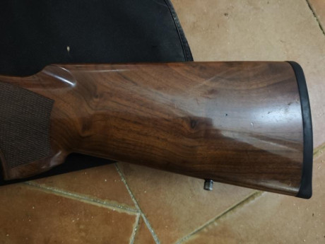 Vendo Benelli centro crío con cañón de 71cm y sus 5 chokes. La escopeta está en perfecto estado, salvo 02