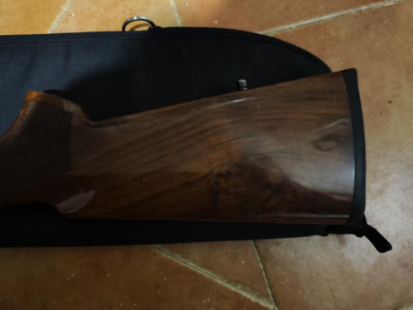 Vendo Benelli centro crío con cañón de 71cm y sus 5 chokes. La escopeta está en perfecto estado, salvo 10