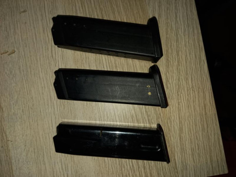 Vendo por no usar.
1 cargador llama m82 en muy buen estado y 2 cargadores hk usp casi sin uso.
20€ cada 01