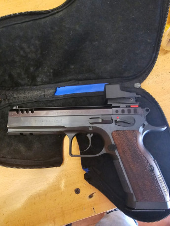 Buenas noches, se pone a la venta  pistola tanfoglio 9 m.m. stock III del año 2022, y su conversión a 01