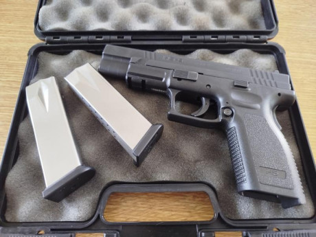 Pistola de 9x19 en 5". Está en muy buen estado. Arma muy fiable sin interrupciones. En su caja con 02