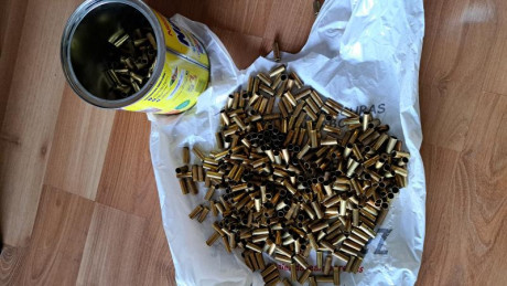 Unas 530 vainas del calibre 32 s&w,la mayoria tienen un disparo,algunas dos 
20 euros mas gastos de 02