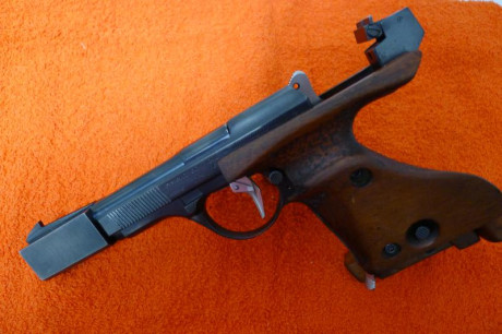 Buenas tardes. Unique DES 69 cal 22lr. 

La mítica pistola Francesa de competición, en un magnifico estado 01