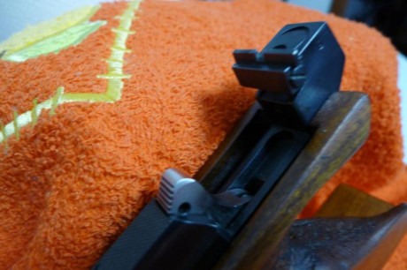 Buenas tardes. Unique DES 69 cal 22lr. 

La mítica pistola Francesa de competición, en un magnifico estado 00