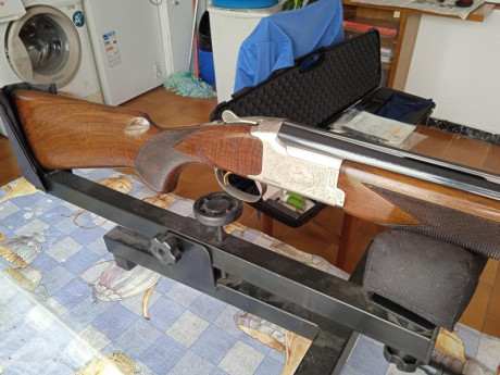 Vendo FN superpuesta  cal.12/76 modelo B525  caza serie one superligera; excelente estado, apenas se ha 01