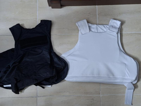 Vendo chaleco antibalas nuevo sin estrenar, nivel IIIA,  talla L, fecha de caducidad 2030, con funda de 02