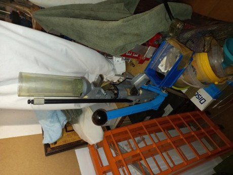 Vendo maquina progresiva dillon square deal.
Perfecto estado.
Mucho recambio.
Incluyo dies calibres:
9mm
38 01