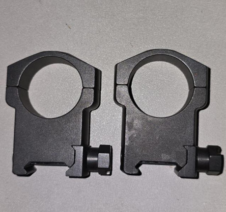 En buen estado. En acero, para visor de 30 mm y rail picatinny/weaver.
Muy robustas. Modelo superaltas 00