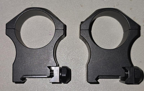 En perfecto estado. Nunca usada. Aluminio anodizado.
Para visor de 30 mm y rail picatinny. Altura desde 00