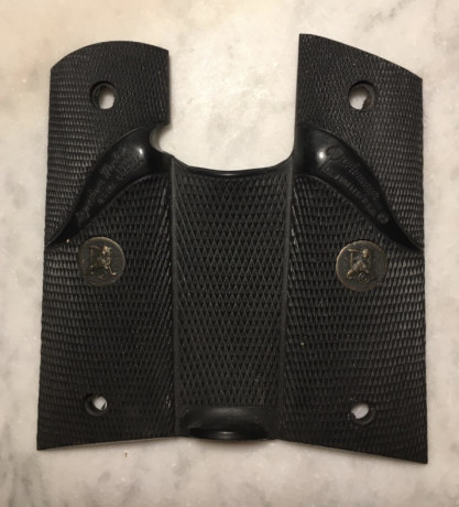 EN VENTA COLT COMBAT COMMANDER CALIBRE 9mm Parabellum. 
CAÑÓN DE 4.25”.
ACABADO PAVÓN. CARRO DE ACERO 12