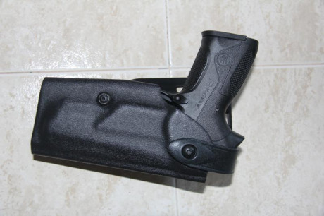 Buenas tardes

La Beretta Px4 FS del calibre 9pb. 

Es el modelo más grande de la serie, con cañón rotativo, 02