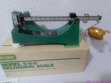Se vende lote para recarga de la prestigiosa marca americana RCBS, compuesto por balanza 5-0-5 una de 10