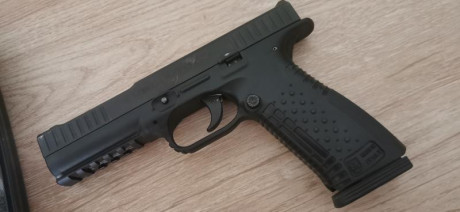 Se vende arma muy buena 9mm firearms strik one precio 450 precio cerrado Wuapsap 690864759 se encuentra 01