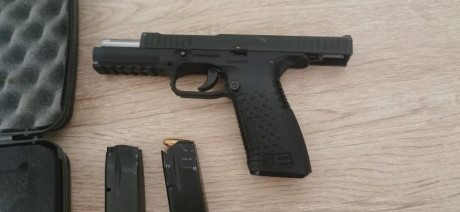 Se vende arma muy buena 9mm firearms strik one precio 450 precio cerrado Wuapsap 690864759 se encuentra 00