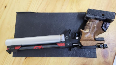 no la conozco, pero sinceramente tiene buena pinta, parece como una steyr y por los precios que la he 12