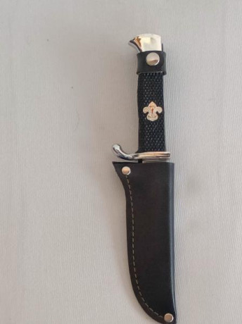 Antiguo cuchillo original de la marca MUELA con la inscripción SIEMPRE LISTO bajo la flor de lis esmaltada.

Hoja 02