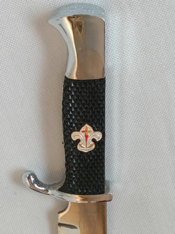 Antiguo cuchillo original de la marca MUELA con la inscripción SIEMPRE LISTO bajo la flor de lis esmaltada.

Hoja 01