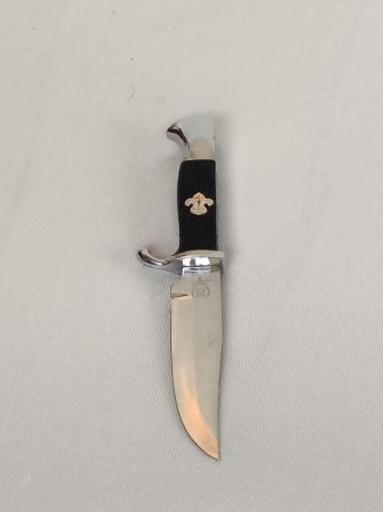 Antiguo cuchillo original de la marca MUELA con la inscripción SIEMPRE LISTO bajo la flor de lis esmaltada.

Hoja 00