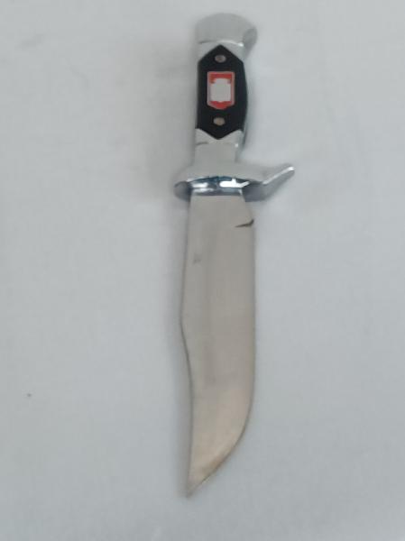 Antiguo cuchillo tipo Bowie o de caza, de acero inoxidable, producido sobre los años 70 en Toledo.

La 02